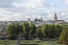 El apartamento da a la plaza Jean XXIII en el ábside de la catedral de Notre Dame en París