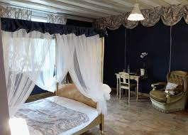 Encantadora casa restaurada con más de 20 habitaciones.