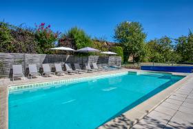 Gran propiedad con encanto dividida en cinco casas en venta