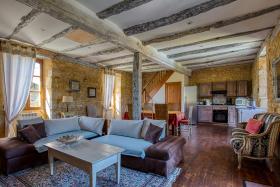 Gran propiedad con encanto dividida en cinco casas en venta