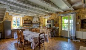 Gran propiedad con encanto dividida en cinco casas en venta