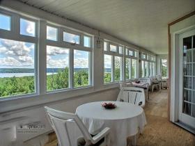 Propiedad versátil con increíbles vistas al lago, operable como B&B
