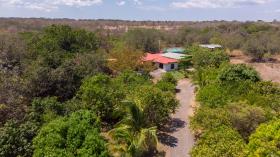 Villa de 4 dormitorios con 3.9 acres (1.6 ha) de tierra en Liberia