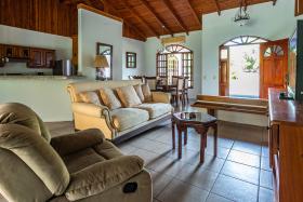 Villa de 4 dormitorios con 3.9 acres (1.6 ha) de tierra en Liberia