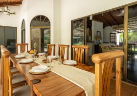 Villa de 4 dormitorios con 3.9 acres (1.6 ha) de tierra en Liberia