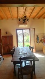 Villa a las afueras de un pueblo francés para restaurar, hermosa vista a la montaña