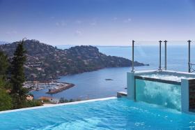 Villa contemporánea con encantadora vista sobre la bahía de Miramar y las islas Lérins