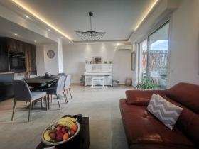Magnífico apartamento con terrazas en una pequeña residencia con piscina