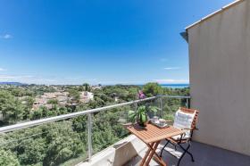 Villa de arquitecto contemporáneo con vistas panorámicas de la ciudad y el mar