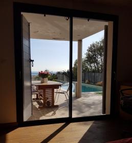 Villa moderna en la Riviera francesa con vistas al mar