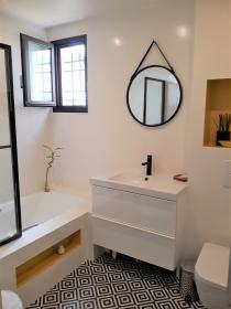 Apartamento con vista panorámica al mar y hermoso jardín paisajístico