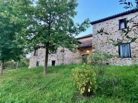 Muy bonita casa ubicada en un hermoso pueblo (habitaciones)