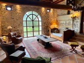 Muy bonita casa ubicada en un hermoso pueblo (habitaciones)