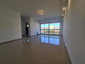 Apartamento en Sainte-Maxime completamente renovado ubicado en el centro de la ciudad