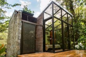 Propiedad en una exuberante selva tropical y rodeada de impresionantes montañas