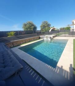 Villa idealmente ubicada en las alturas de Poulx
