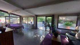Preciosa villa de 7 habitaciones en un terreno arbolado con piscina