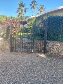 Casa a 5 minutos de la playa - urbanización con comodidades y seguridad 24 horas + 2 locales comerciales