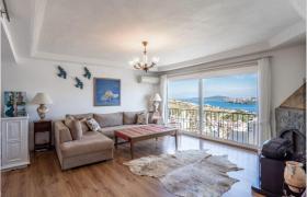 Villa de varios niveles con impresionantes vistas al mar Egeo y a las montañas.