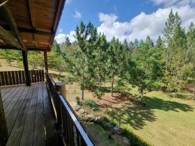 Venta de una cabaña de madera única en Farino