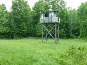 Finca de 5 lotes arbolados en Quebec desarrollados para la cría y caza de ciervos