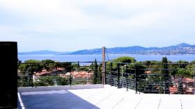 Apartamento en la azotea con vista al mar en una pequeña residencia
