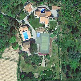 Magnífica propiedad neo provenzal, que consta de 4 casas para una superficie habitable de 750m2