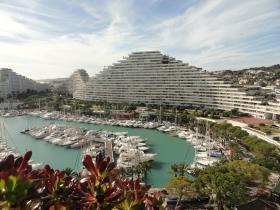 Estudio piso muy alto con vistas panorámicas al mar