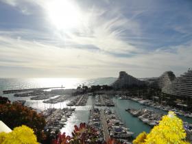Estudio piso muy alto con vistas panorámicas al mar