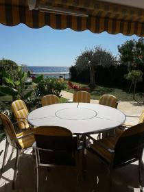 Apartamento en planta baja con vistas panorámicas al mar y al cielo
