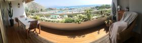 Apartamento con gran balcón - vista panorámica al mar.