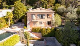 Propiedad única en Mougins - 2 Villas con vistas al mar