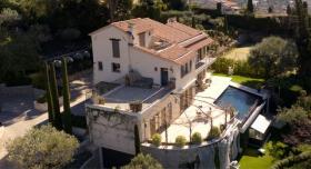 Propiedad única en Mougins - 2 Villas con vistas al mar