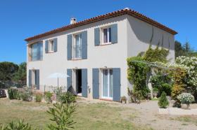 Se vende magnifica casa en impecable estado con piscina