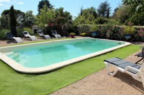 Se vende magnifica casa en impecable estado con piscina