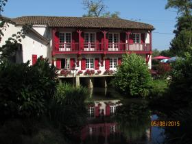 Molino construido a orillas de un río y utilizado como B&B durante 10 años