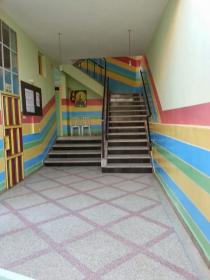 Colegio de educación privada en el centro de la ciudad.