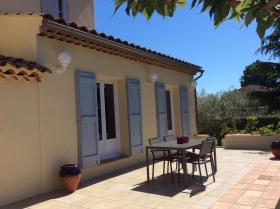 Precioso chalet con piscina de 160 m2 y 7 habitaciones.