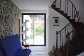Hermosa casa antigua, decoración y muebles de diseño, parque