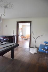 Hermosa casa antigua, decoración y muebles de diseño, parque