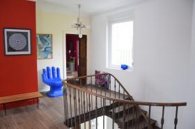 Hermosa casa antigua, decoración y muebles de diseño, parque