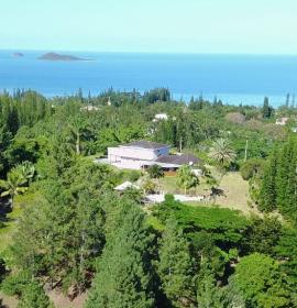 Villa de lujo con vistas panorámicas a la laguna y la montaña