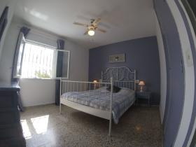 Villa con vistas al mar, que consta de 2 apartamentos idénticos, buena renta