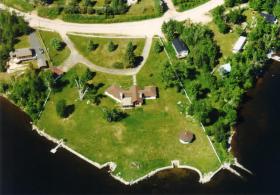 Hermosa casa en un gran lago en Quebec, Canadá