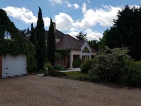 Villa en gran parcela ubicada en Golf d'Etiolles Club